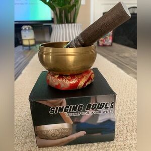 NWT Tibetan Singing Meditation Gold Metal Bowl Wood Mallet Red Cushion.